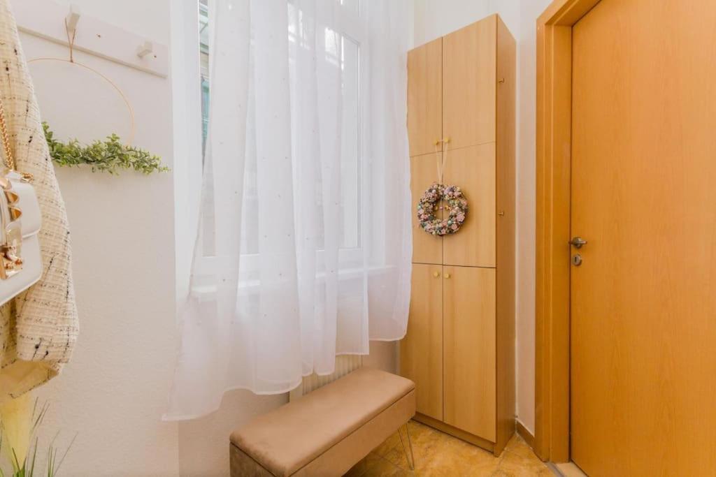 Apartment Trendy 2 Flat, Next To Corvin Mall Free Huge Garage! Ac,dishwasher,washmachine, Smart Tv