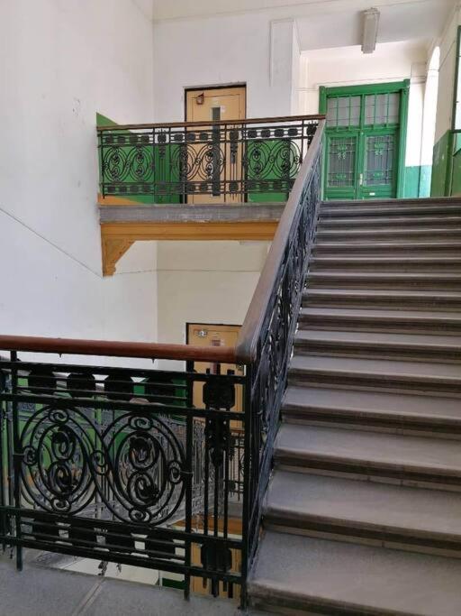 Apartment Trendy 2 Flat, Next To Corvin Mall Free Huge Garage! Ac,dishwasher,washmachine, Smart Tv Budapest
