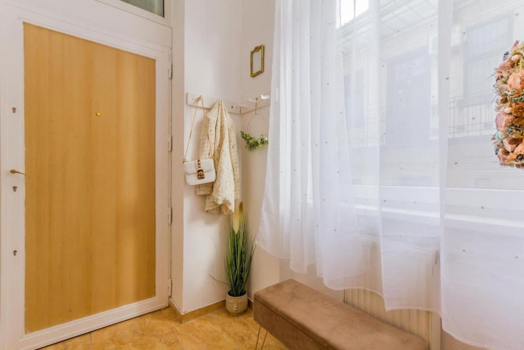 Trendy 2 Flat, Next To Corvin Mall Free Huge Garage! Ac,dishwasher,washmachine, Smart Tv Apartment
