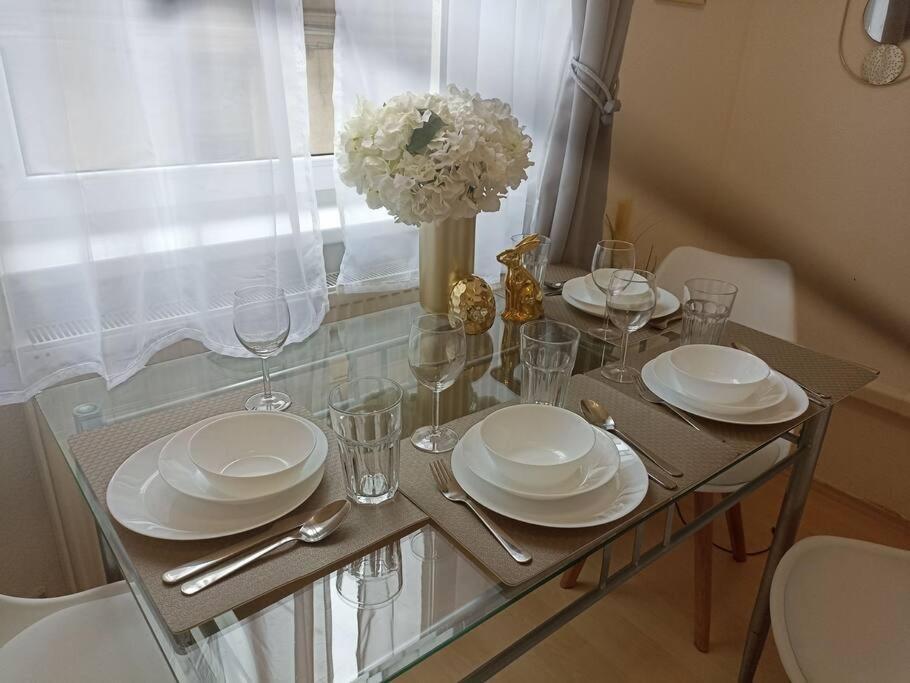 Apartment Trendy 2 Flat, Next To Corvin Mall Free Huge Garage! Ac,dishwasher,washmachine, Smart Tv