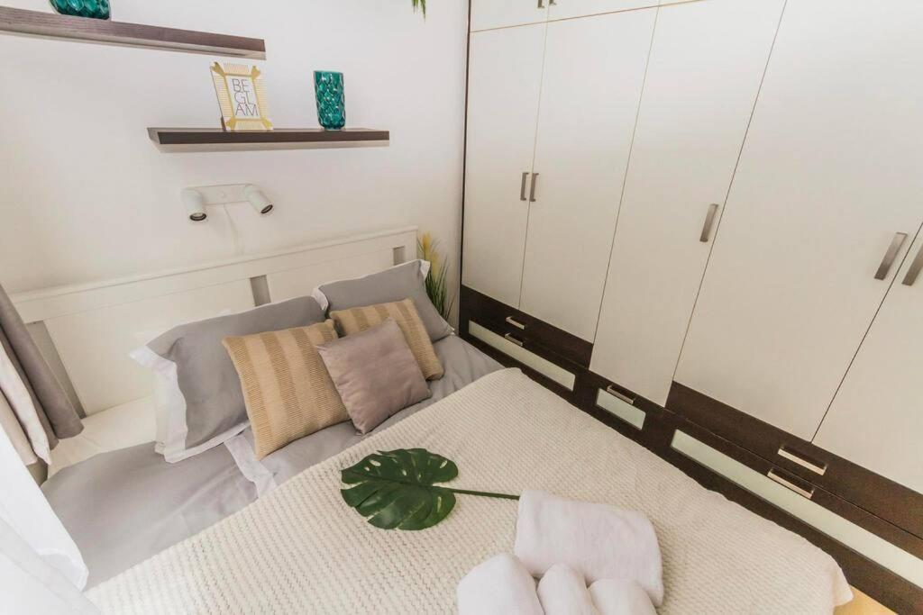 Apartment Trendy 2 Flat, Next To Corvin Mall Free Huge Garage! Ac,dishwasher,washmachine, Smart Tv *