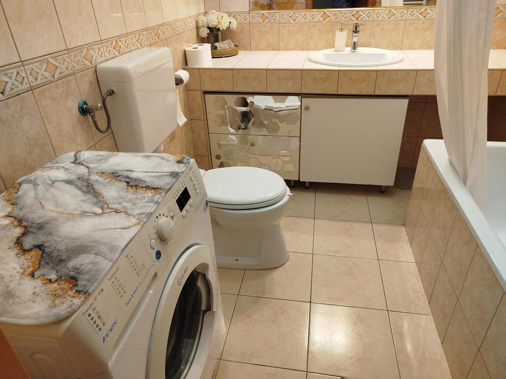 Apartment Trendy 2 Flat, Next To Corvin Mall Free Huge Garage! Ac,dishwasher,washmachine, Smart Tv